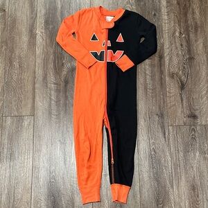 Hanna Anderson Pumpkin One-Piece Pajama Size: 3T